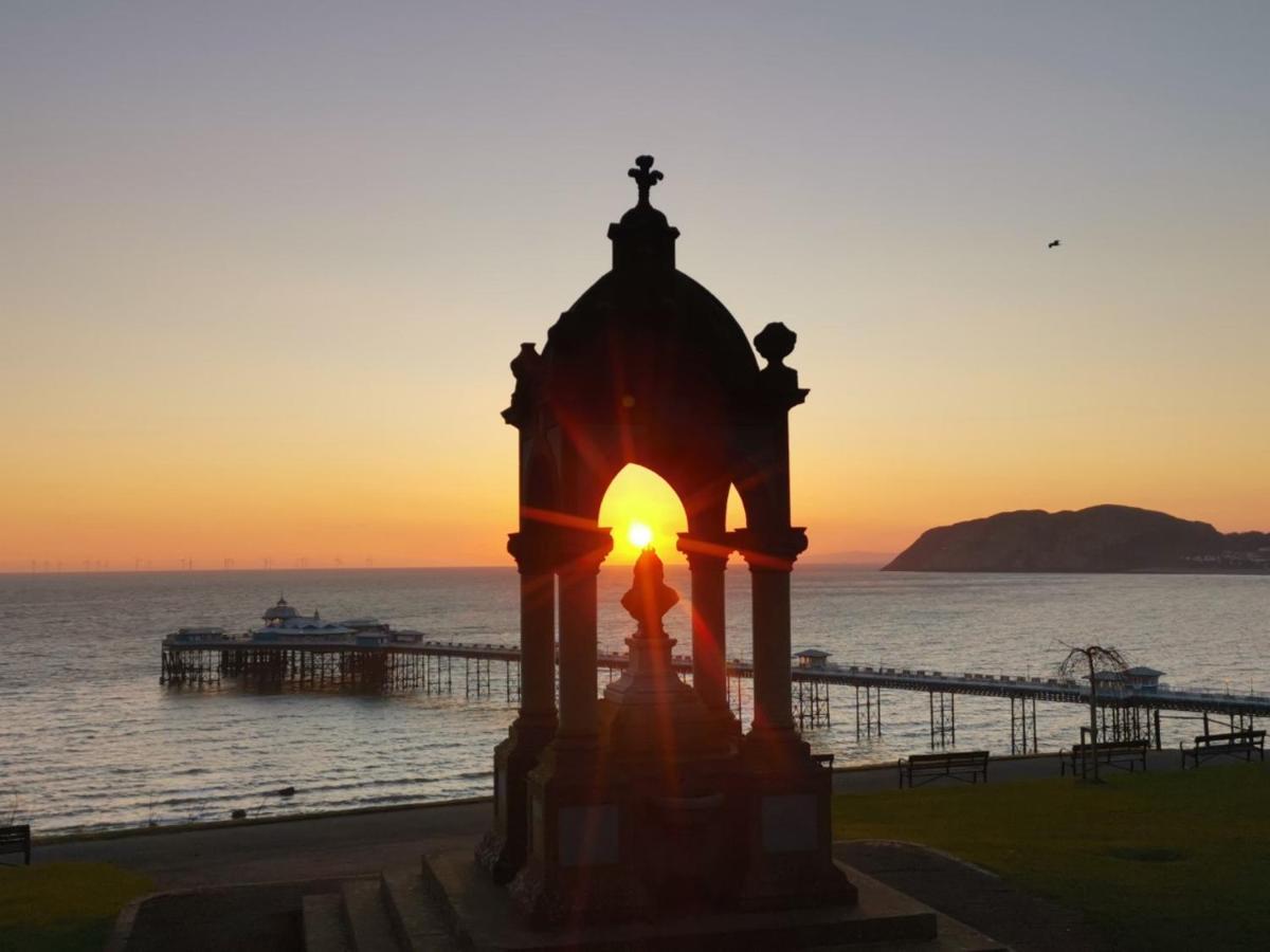 Bron Orme Private Hotel Llandudno Exteriör bild